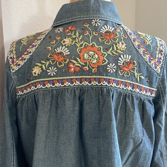 Double D Ranch Lightweight Chambray Jacket - Picture 4 of 9